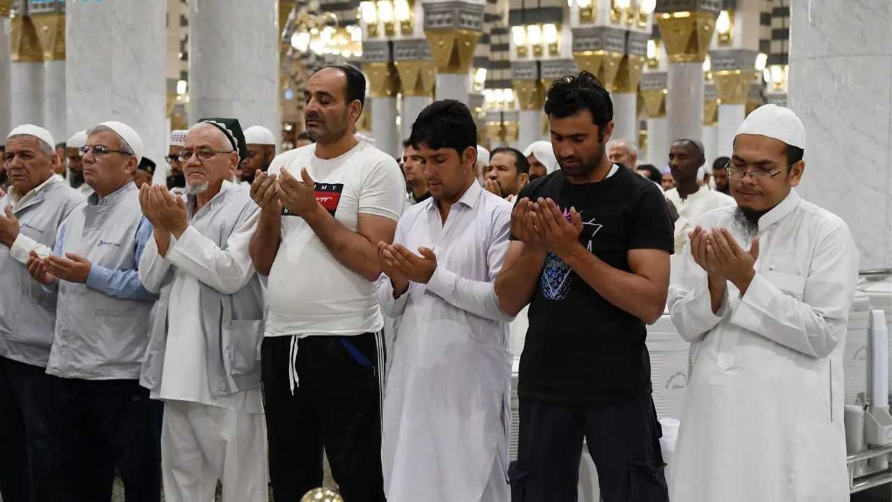 صورة بعنوان: خلال الـ 20 الأولى من رمضان.. المسجد النبوي يستقبل 20 مليون مصل 