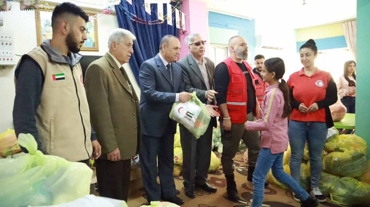 صورة بعنوان: لإدخال البهجة على قلوبهم..الهلال يوزع كسوة العيد على يتامى بسوريا 