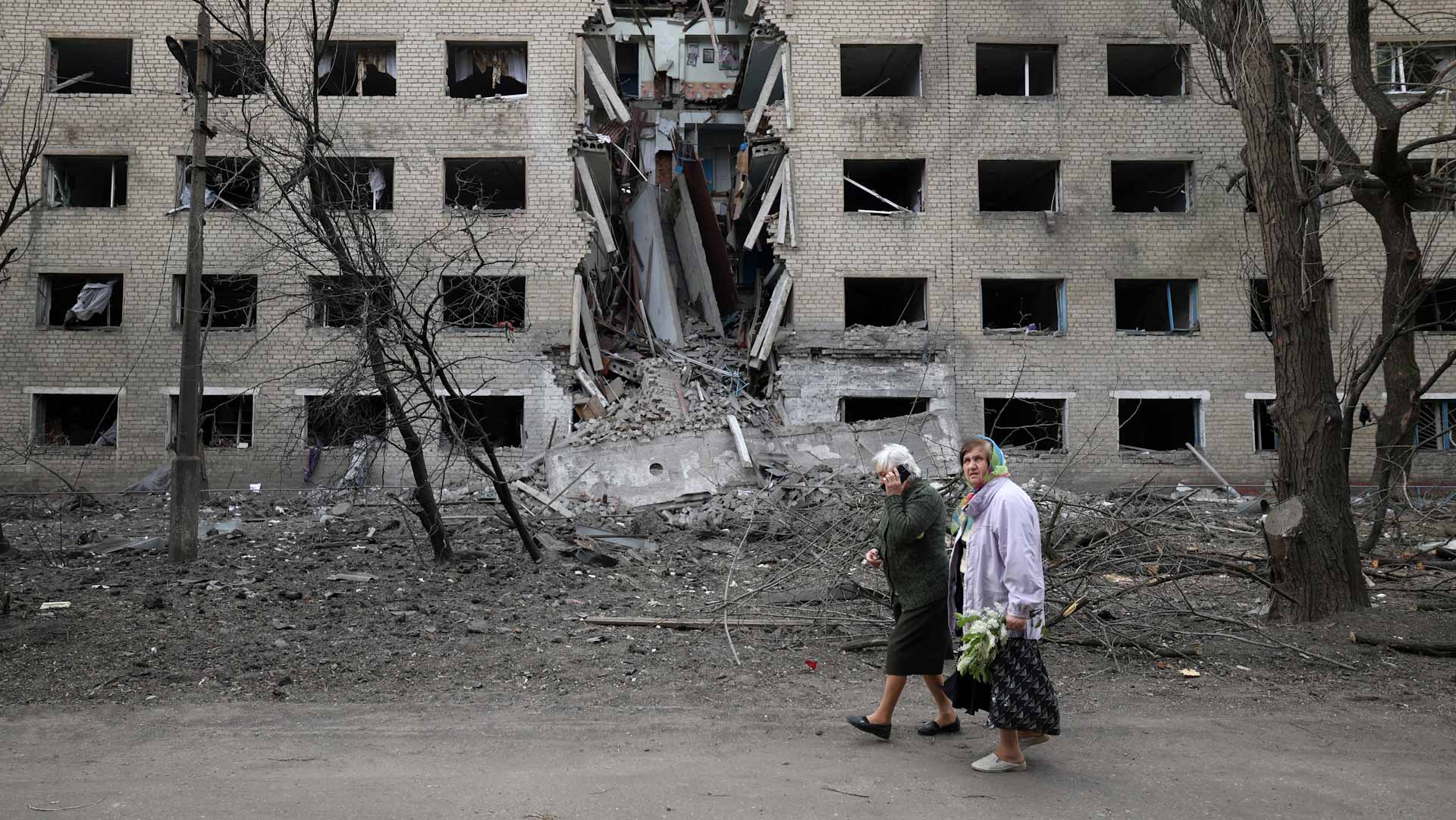 Image for the title: Ukraine says situation 'tense' on eastern front 