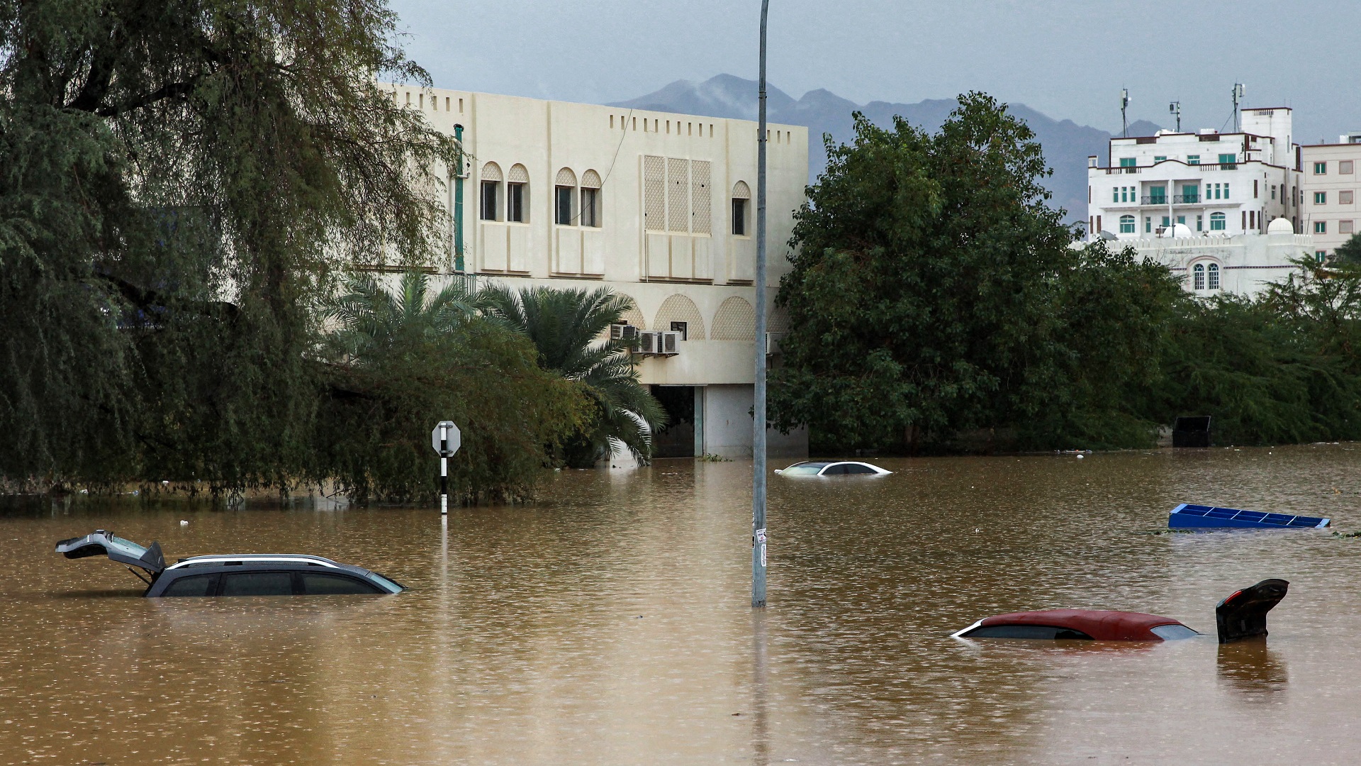 Image for the title: Sixteen people lost their lives due to weather conditions in Oman 