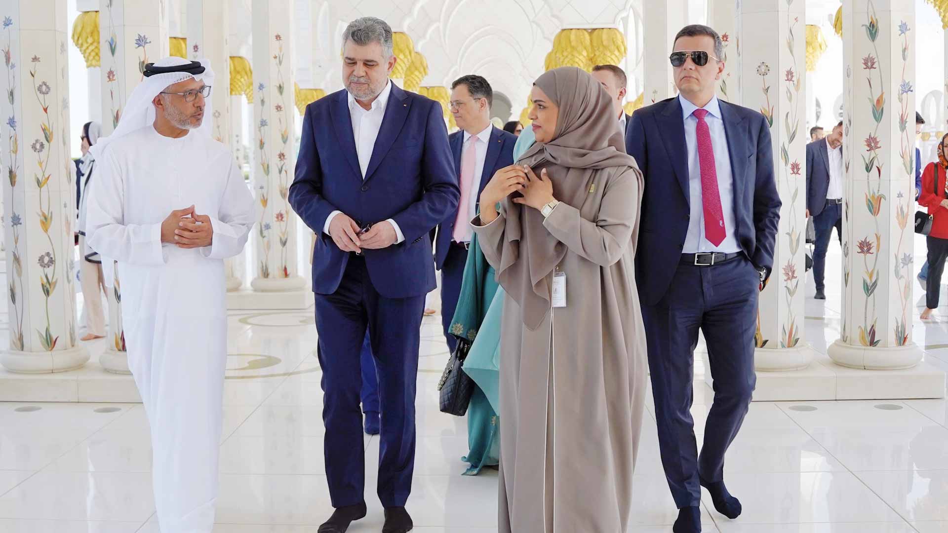 Image for the title: Romanian PM visits Sheikh Zayed Grand Mosque 