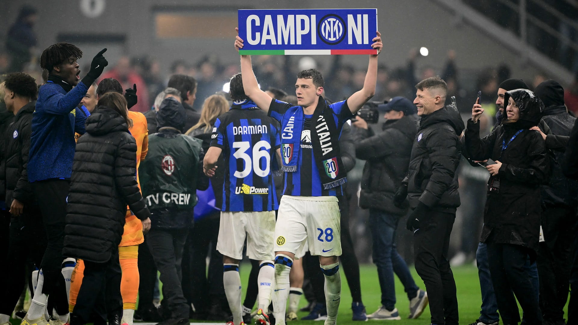 Image for the title: Inter Milan seal Scudetto in derby thriller with AC Milan 