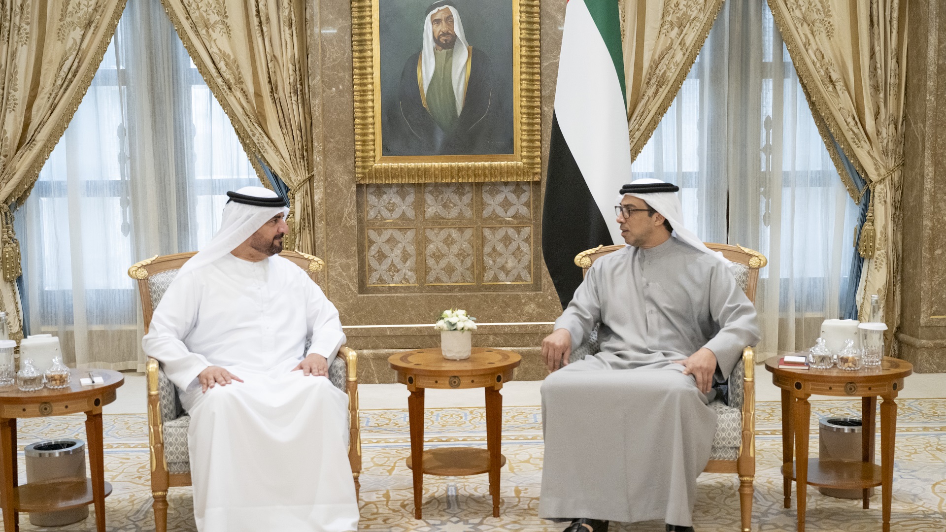 Image for the title: Mansour bin Zayed receives Abdullah bin Salem 