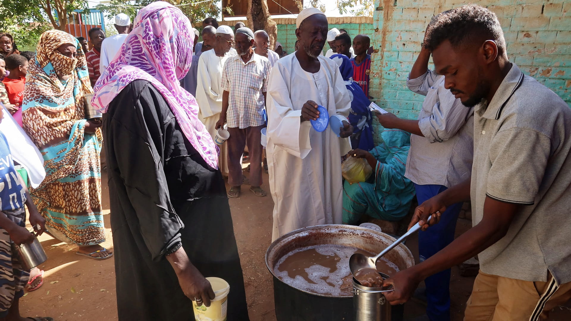 صورة بعنوان: تداعيات الحرب.. المجاعة تتفشى في إقليم دارفور بالسودان 