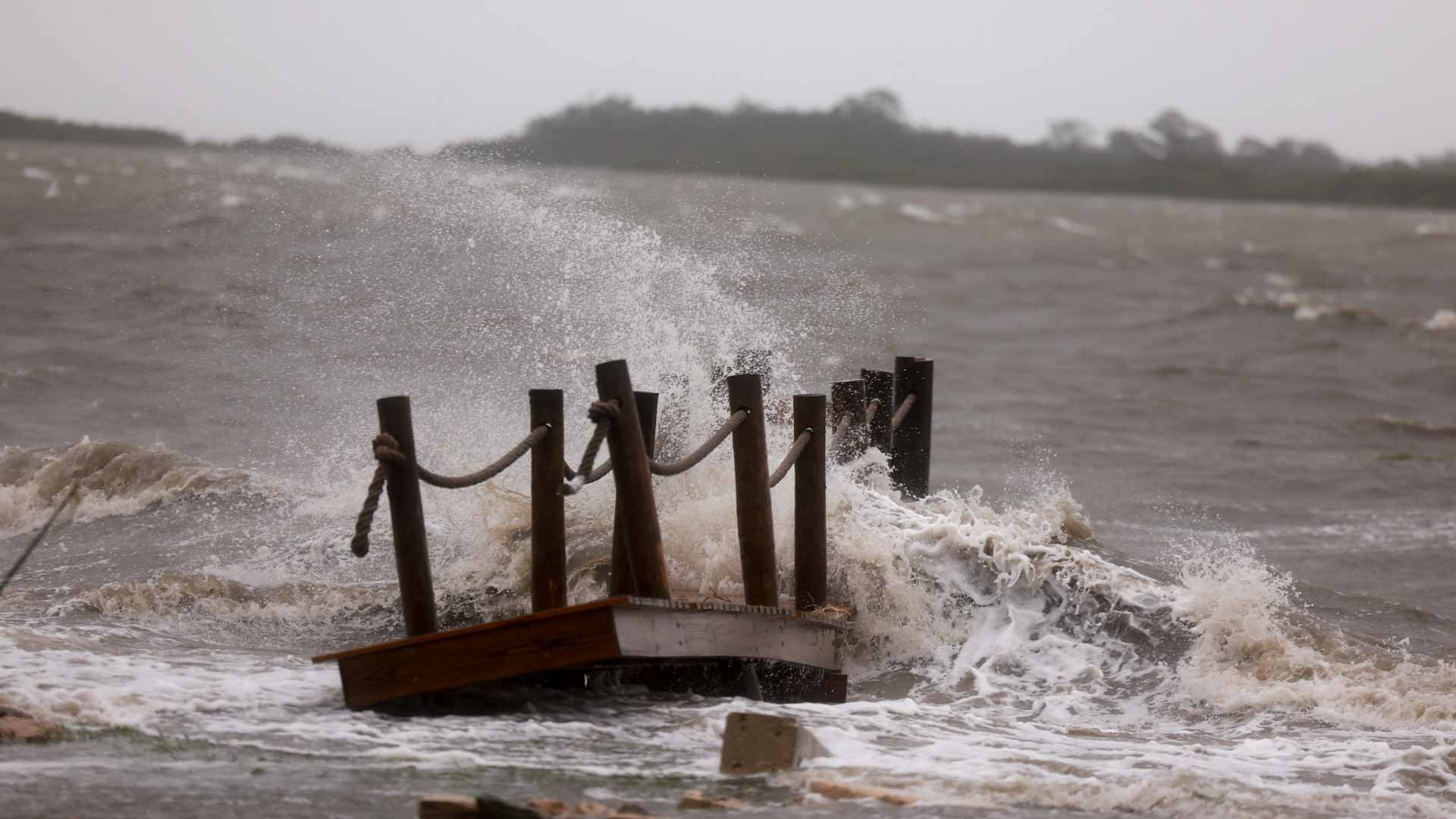 صورة بعنوان: برياح عاتية.. ديبي تقتل 4 وتهدد الولايات المتحدة بفيضانات كارثية 