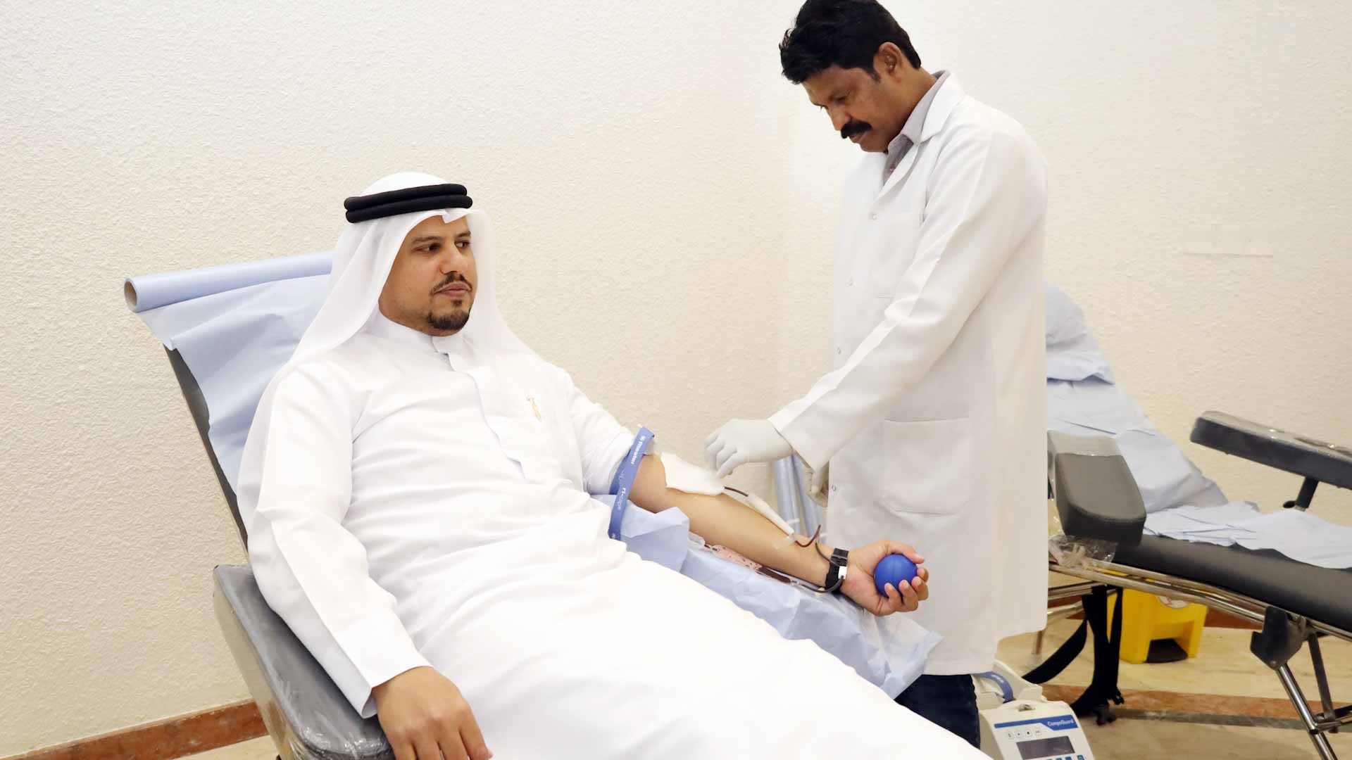 صورة بعنوان: كهرباء الشارقة تنظم حملة للتبرع بالدم لموظفيها 