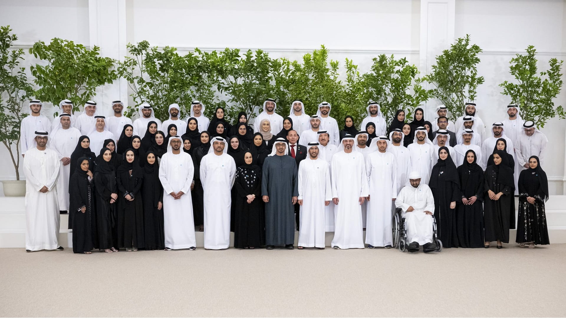 Image for the title: UAE President meets with Emirati industrial leaders 