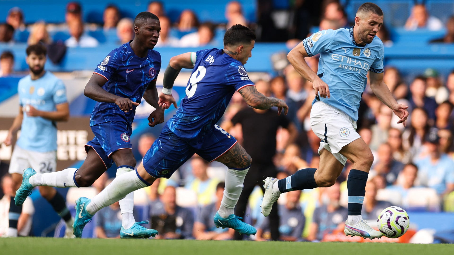 Image for the title: Man City beat Chelsea to start Premier League title defence 