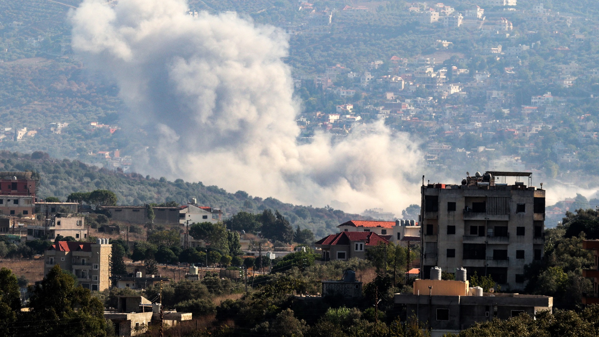 Image for the title: Lebanon: Israeli strikes on the south kill eight 