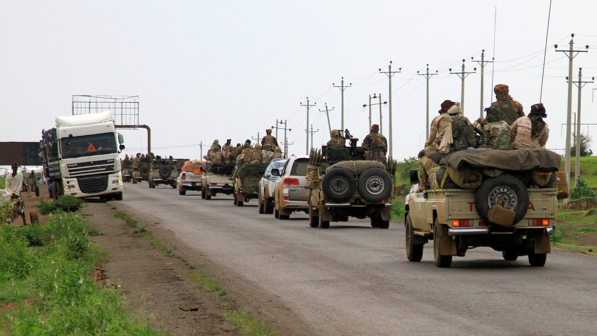 Image for the title: Paramilitary shelling kills 20 in Sudan camp 