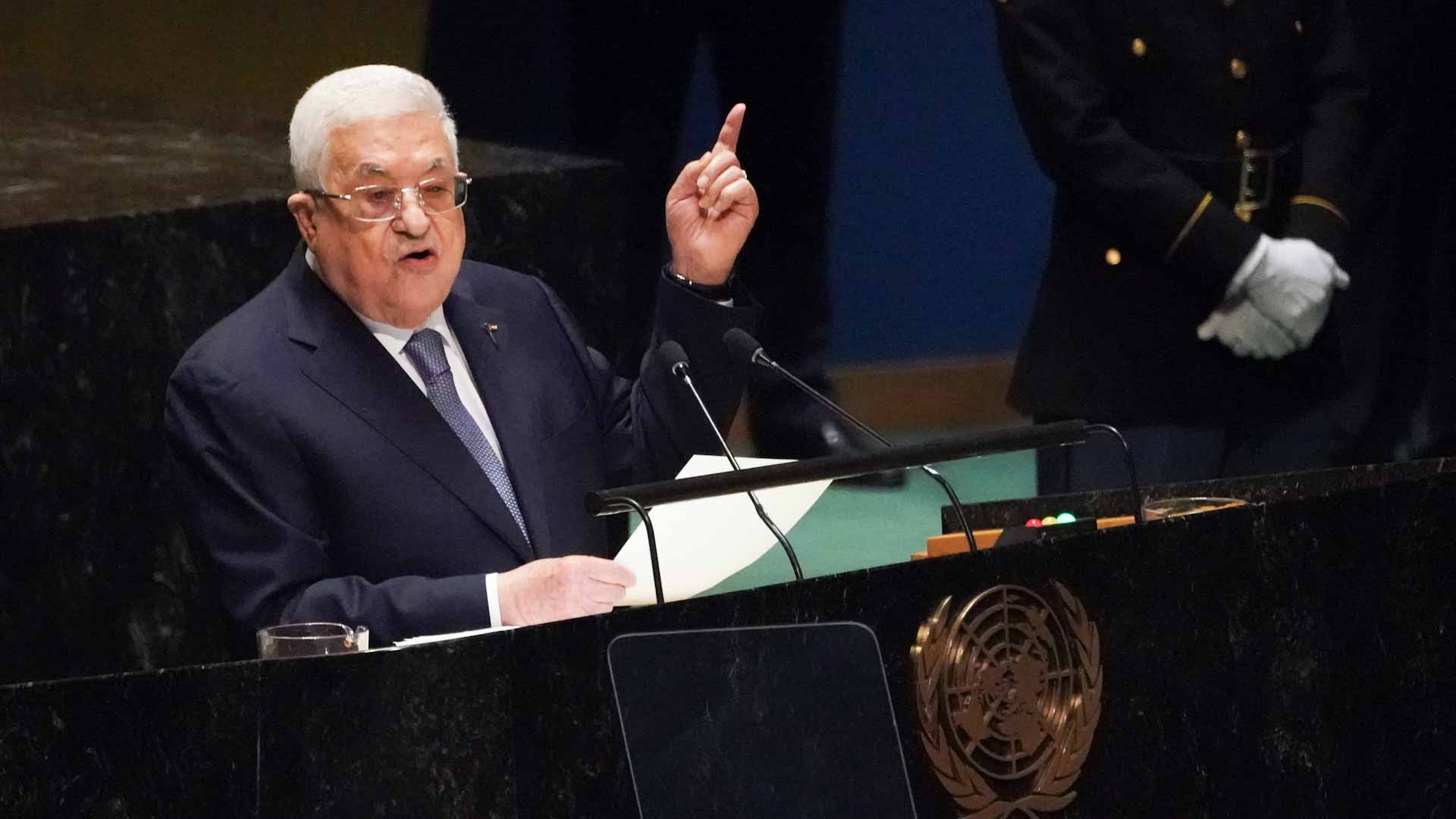 محمود عباس يقطع زيارته للسعودية بسبب العدوان الإسرائيلي في الضفة 