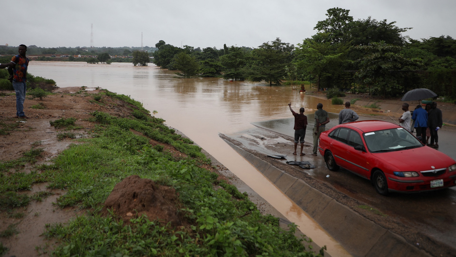 Weeks of floods kill nearly 200 in Nigeria, displace 200,000 