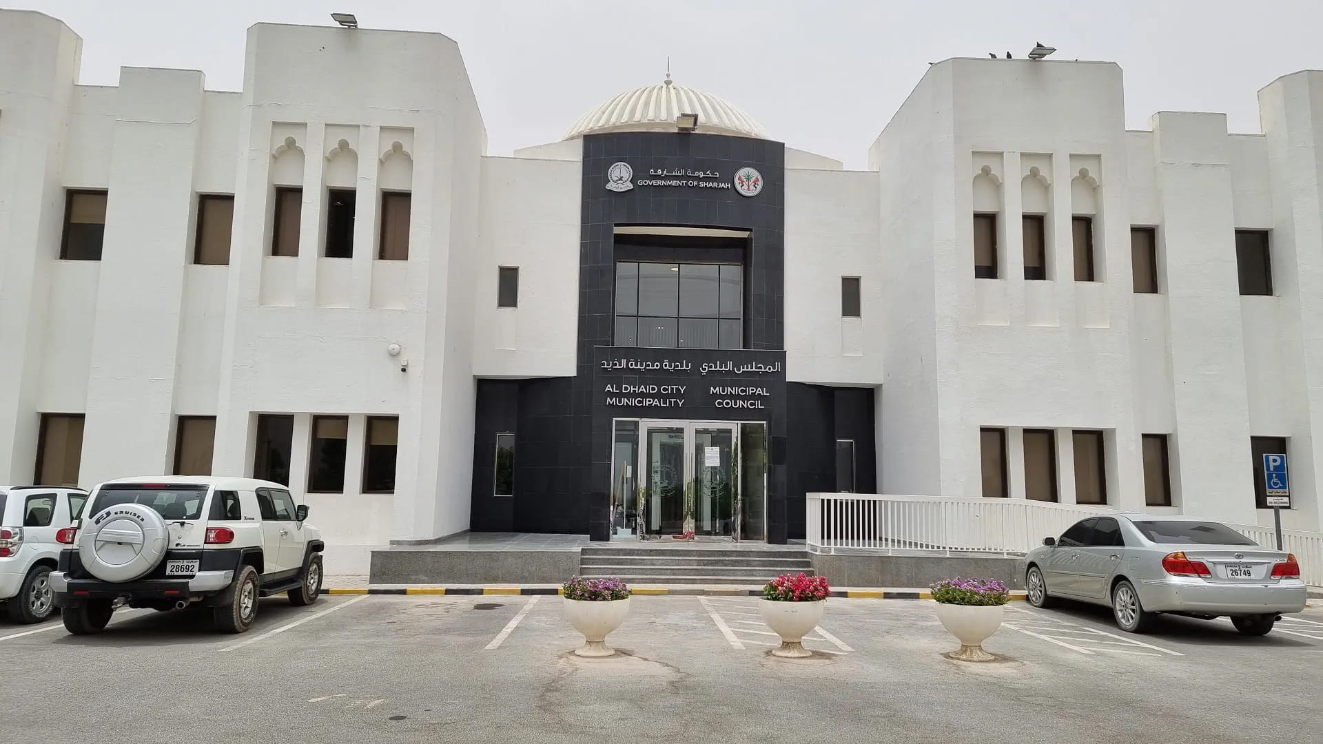 بلدية الذيد تعلن تفعيل خدمة المواقف العامة الخاضعة للرسوم 1 يناير 