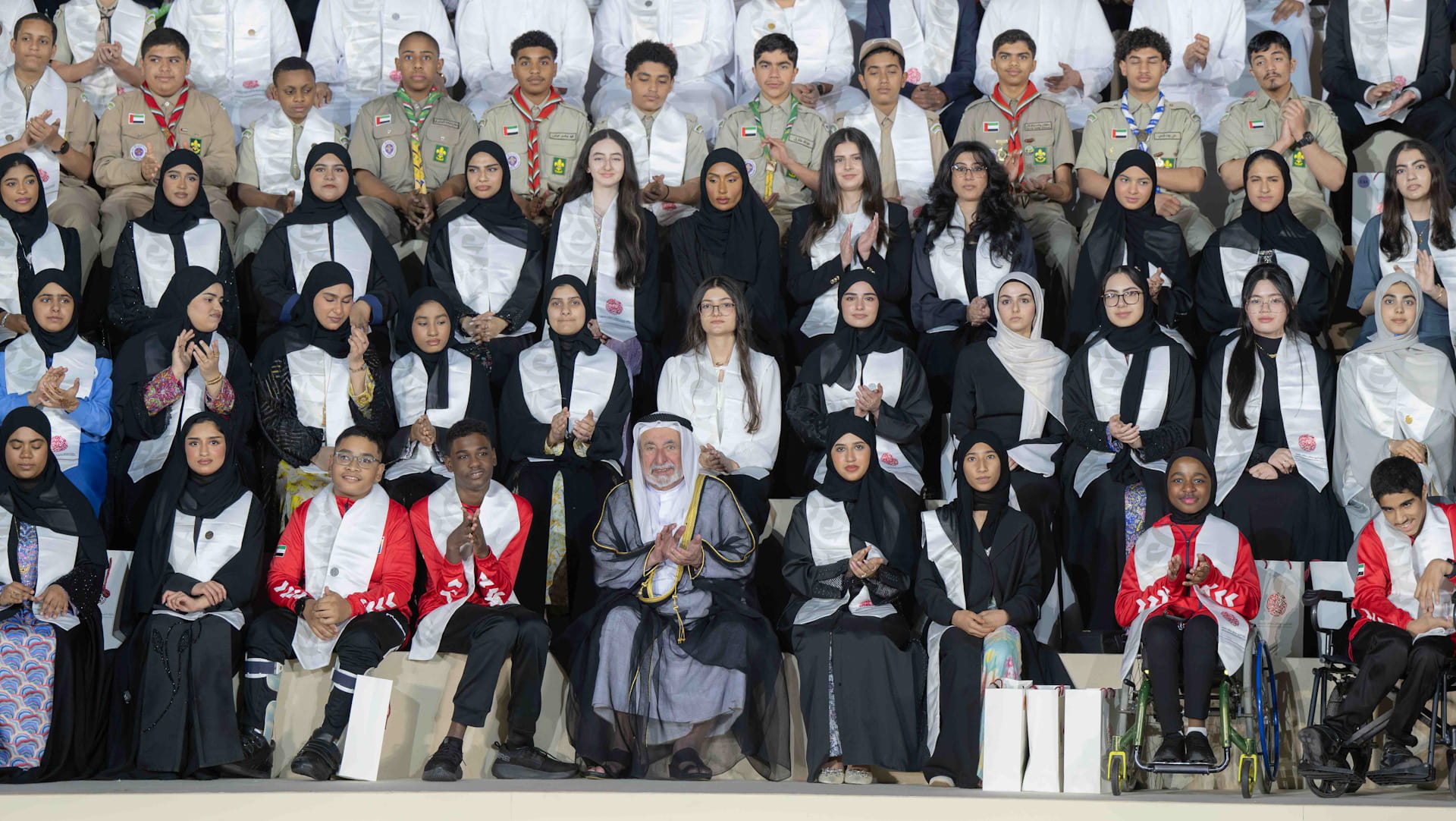 حاكم الشارقة يشهد تكريم الفائزين بجائزة الشيخ سلطان لطاقات الشباب