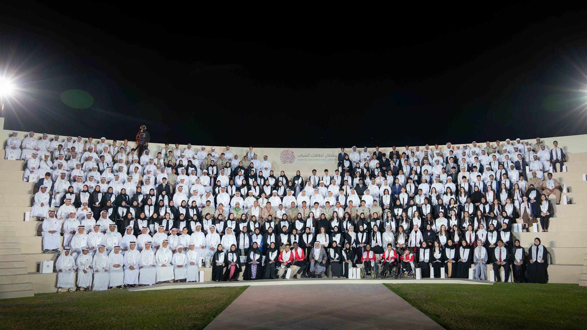 حاكم الشارقة يشهد تكريم الفائزين بجائزة الشيخ سلطان لطاقات الشباب