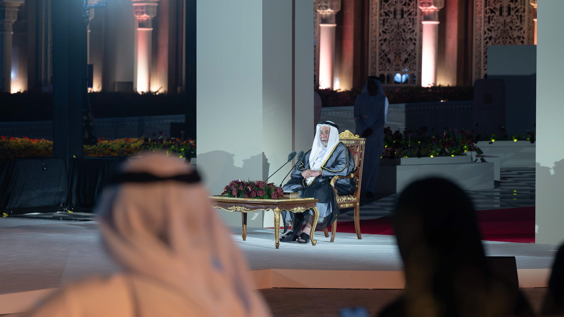 حاكم الشارقة يشهد تكريم الفائزين بجائزة الشيخ سلطان لطاقات الشباب