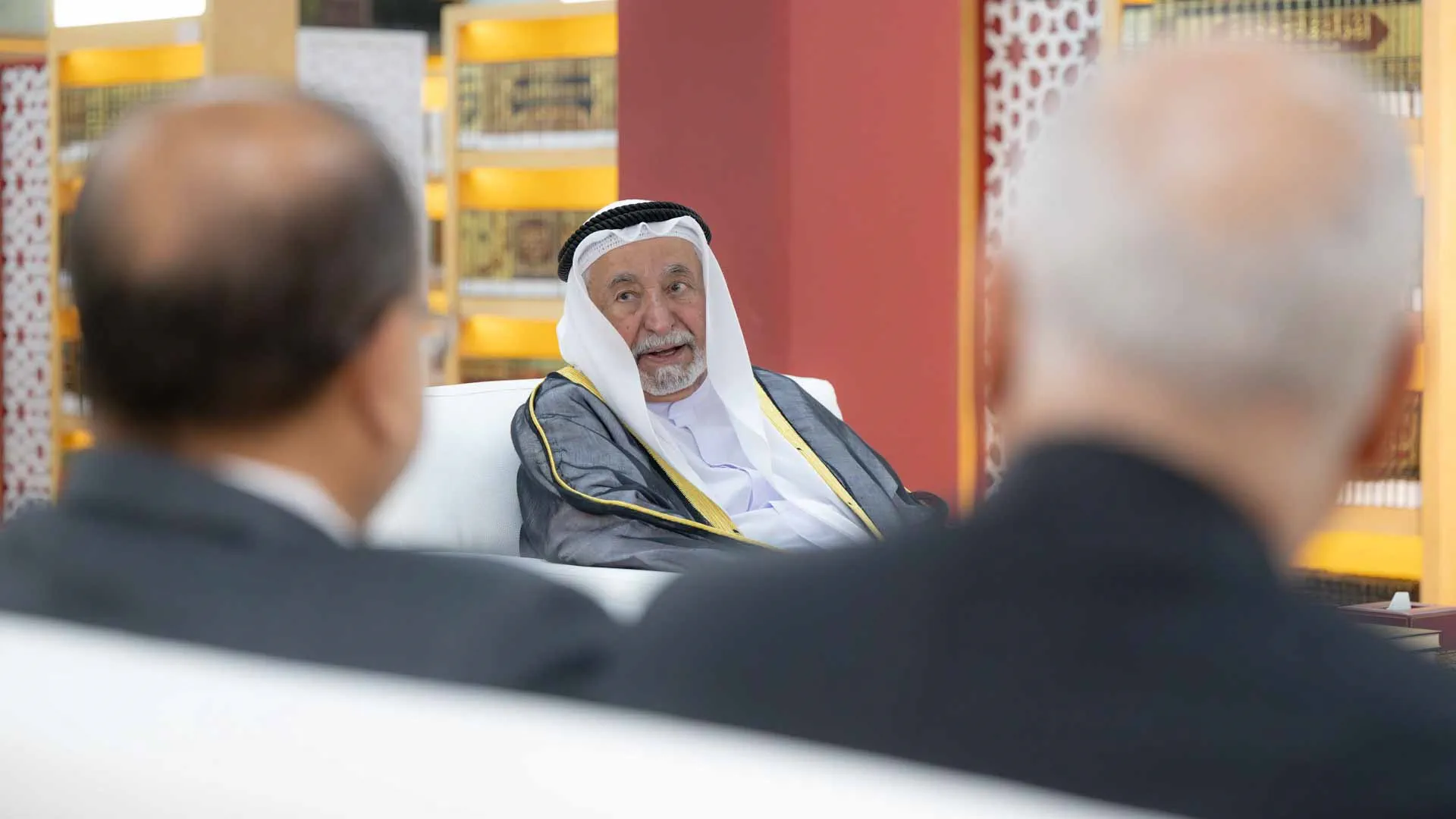 Sharjah Ruler discusses with winners about the award