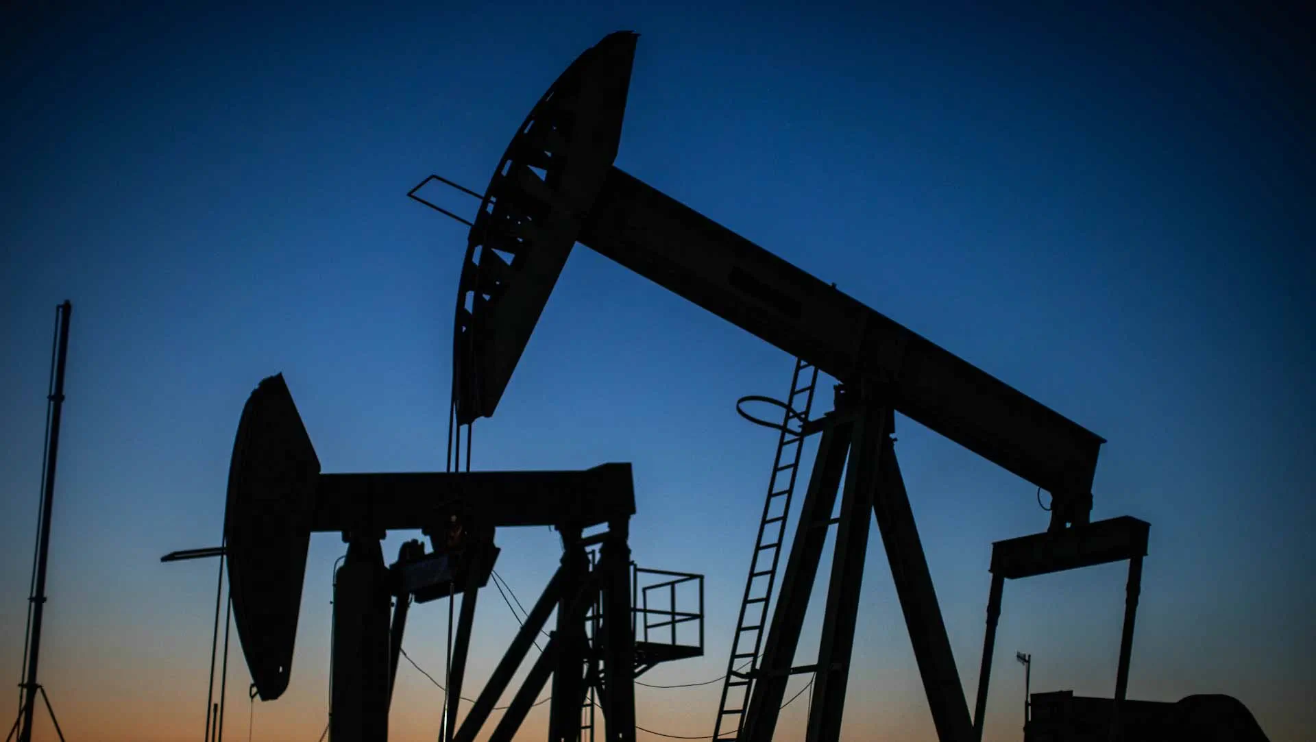 Oil prices fall as Fed signals slower rate cuts 