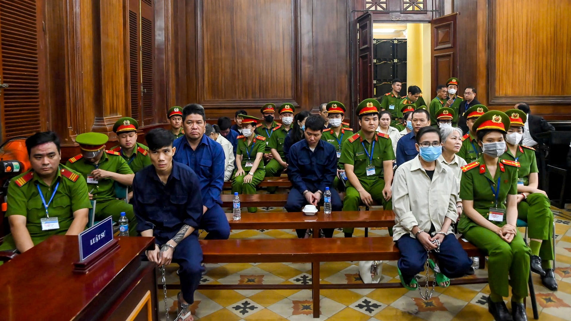 Vietnam sentences 27 to death for drug trafficking