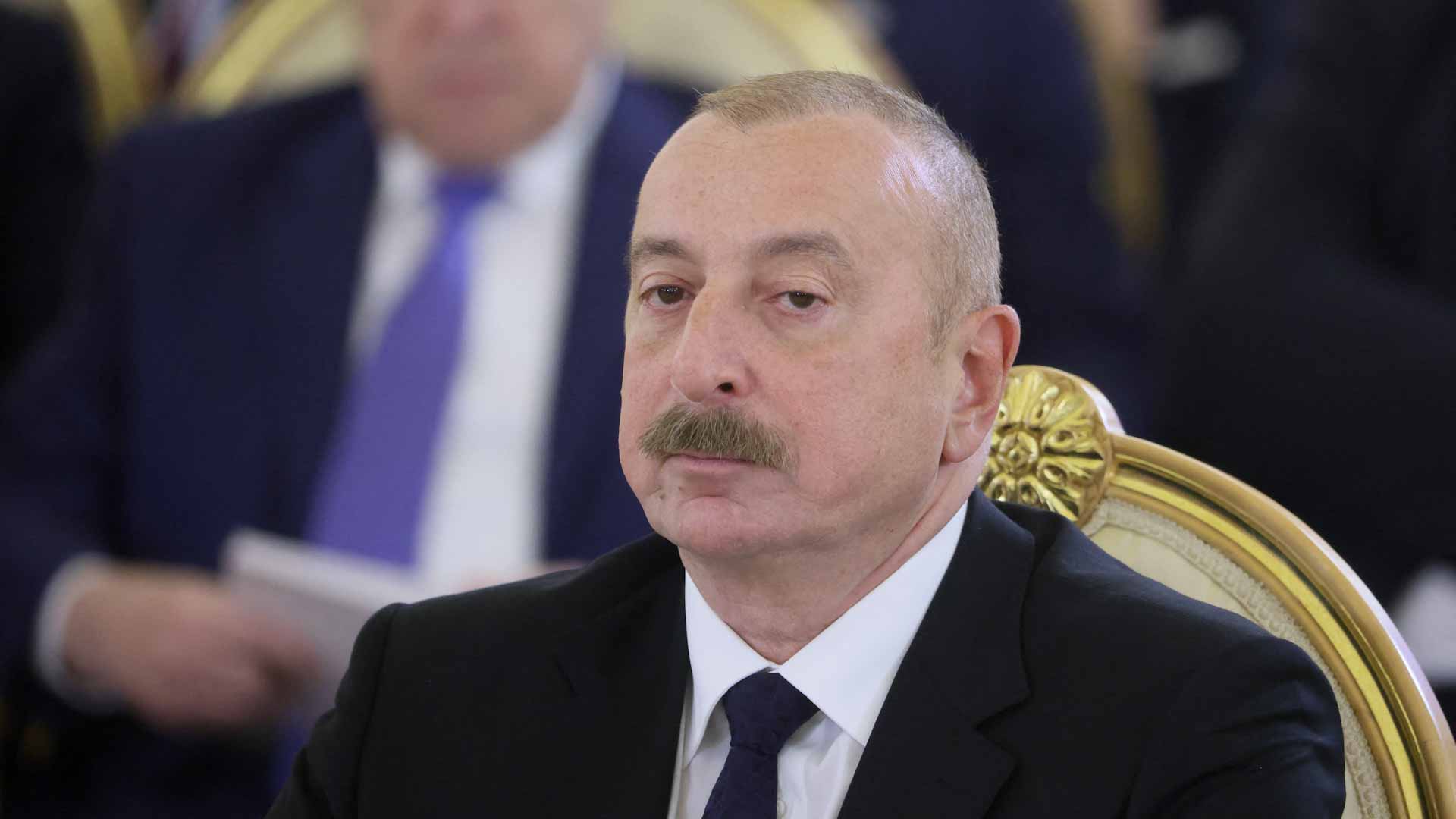 Azerbaijan says Russia shot at plane before crash 