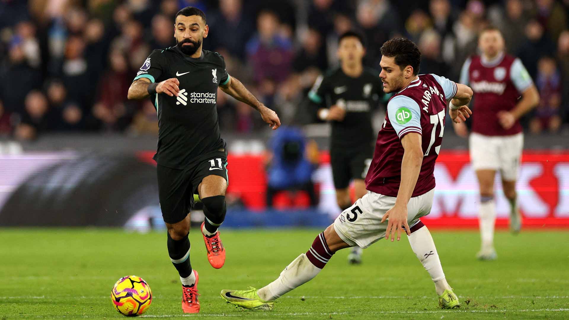 Liverpool destroy West Ham to go eight points clear 