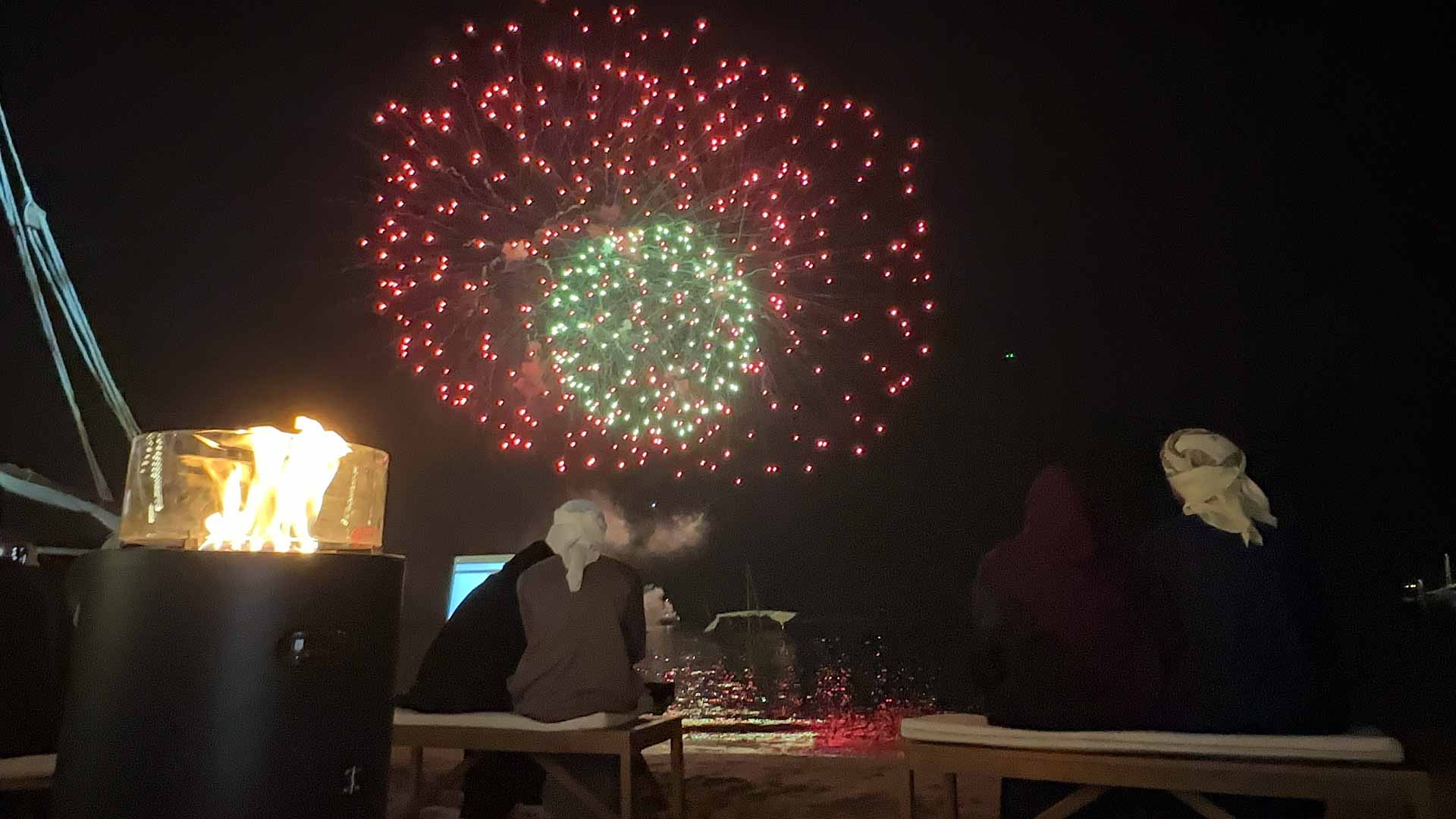 Khorfakkan welcomes 2025 with stunning fireworks and light shows 