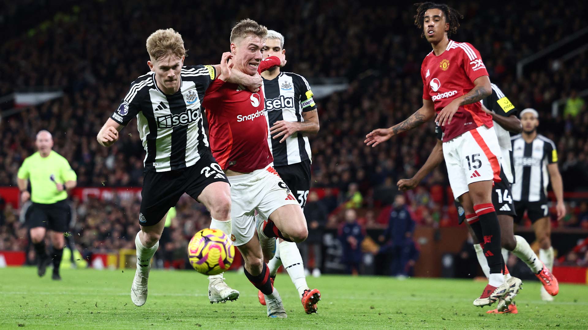 Man United end miserable month with 2-0 home loss to Newcastle 