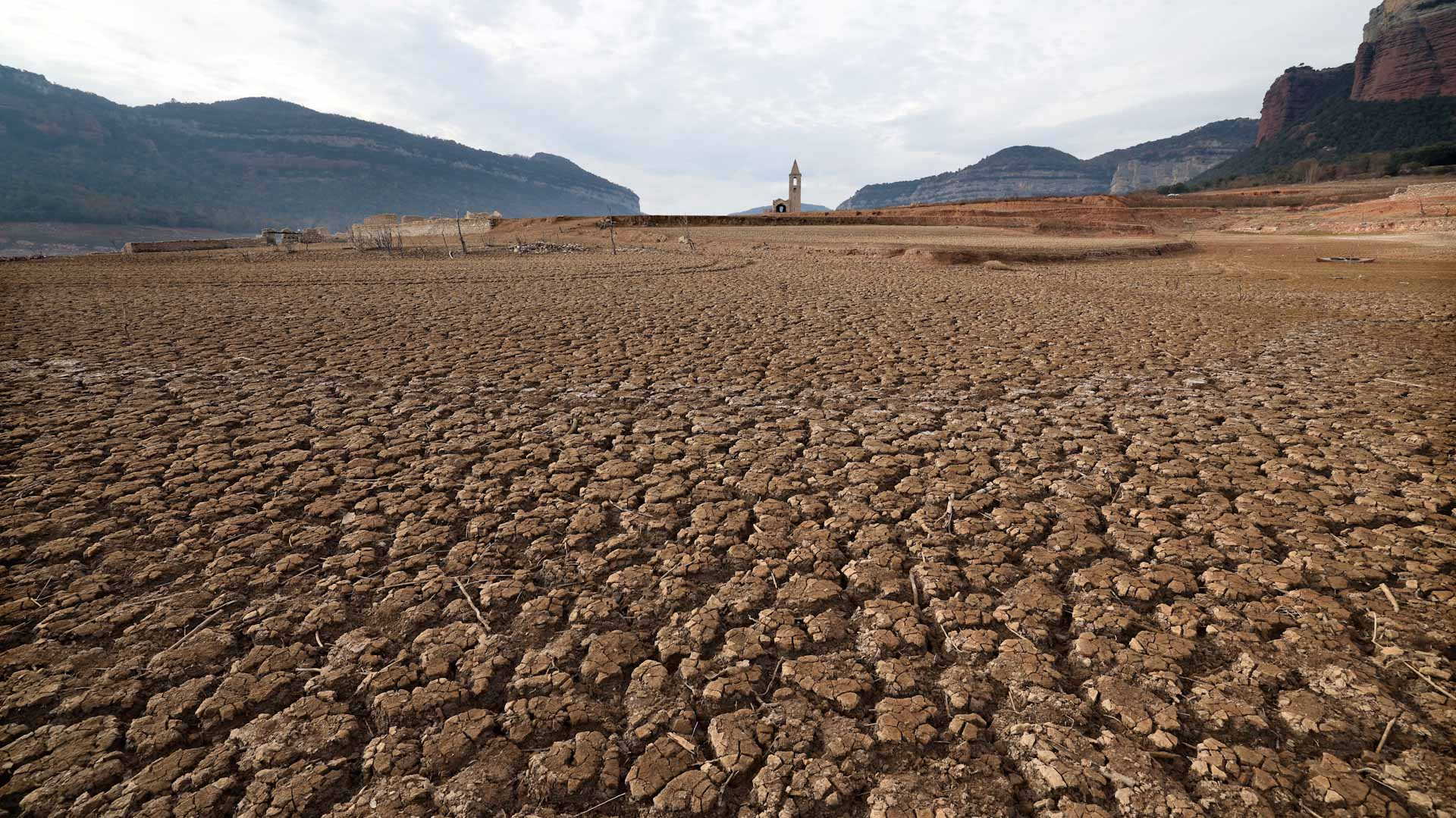 Image for the title: Drought emergency declared for Barcelona