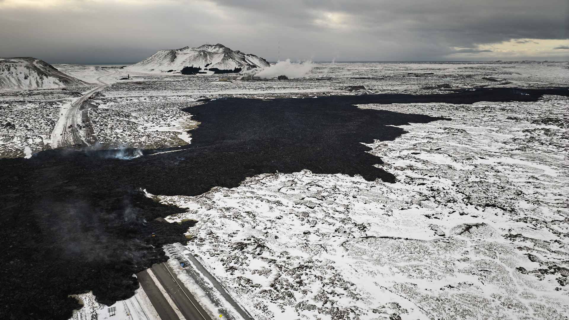 Image for the title: AFP__20240210__34J47Q7__v1__HighRes__IcelandVolcanoTourismEnergy_edited