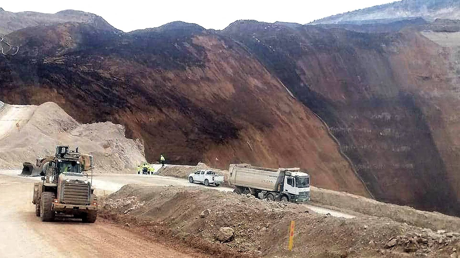 صورة بعنوان: تركيا.. 9 أشخاص محاصرون في منجم إثر انزلاق للتربة 