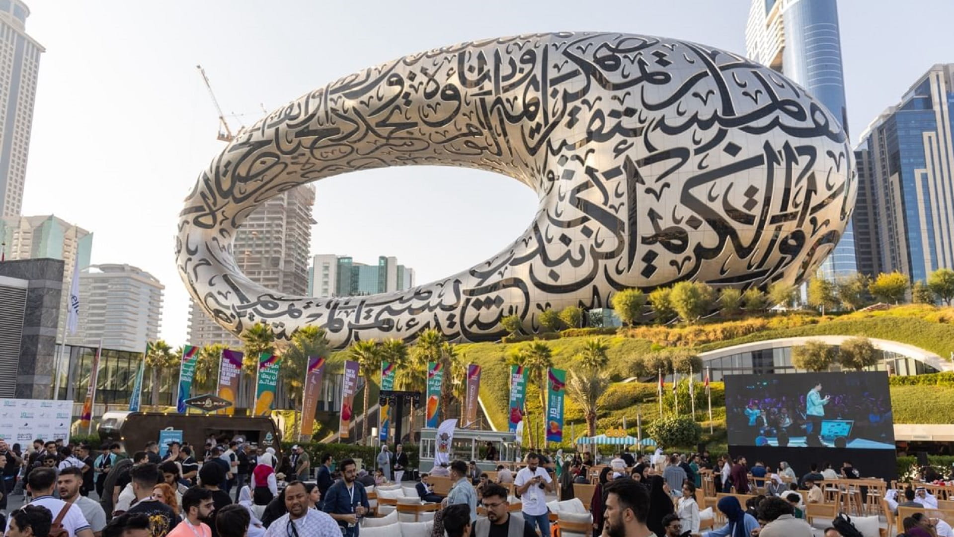صورة بعنوان: "قمة المليار" تختتم فعالياتها بـ 300 مليون تفاعل على منصات التواصل 