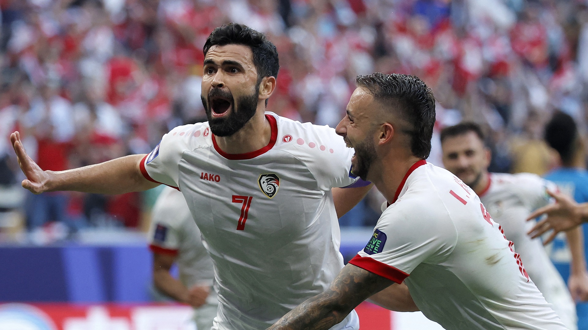 صورة بعنوان: المنتخب السوري يتأهل إلى دور الـ 16 لكأس آسيا للمرة الأولى بتاريخه 