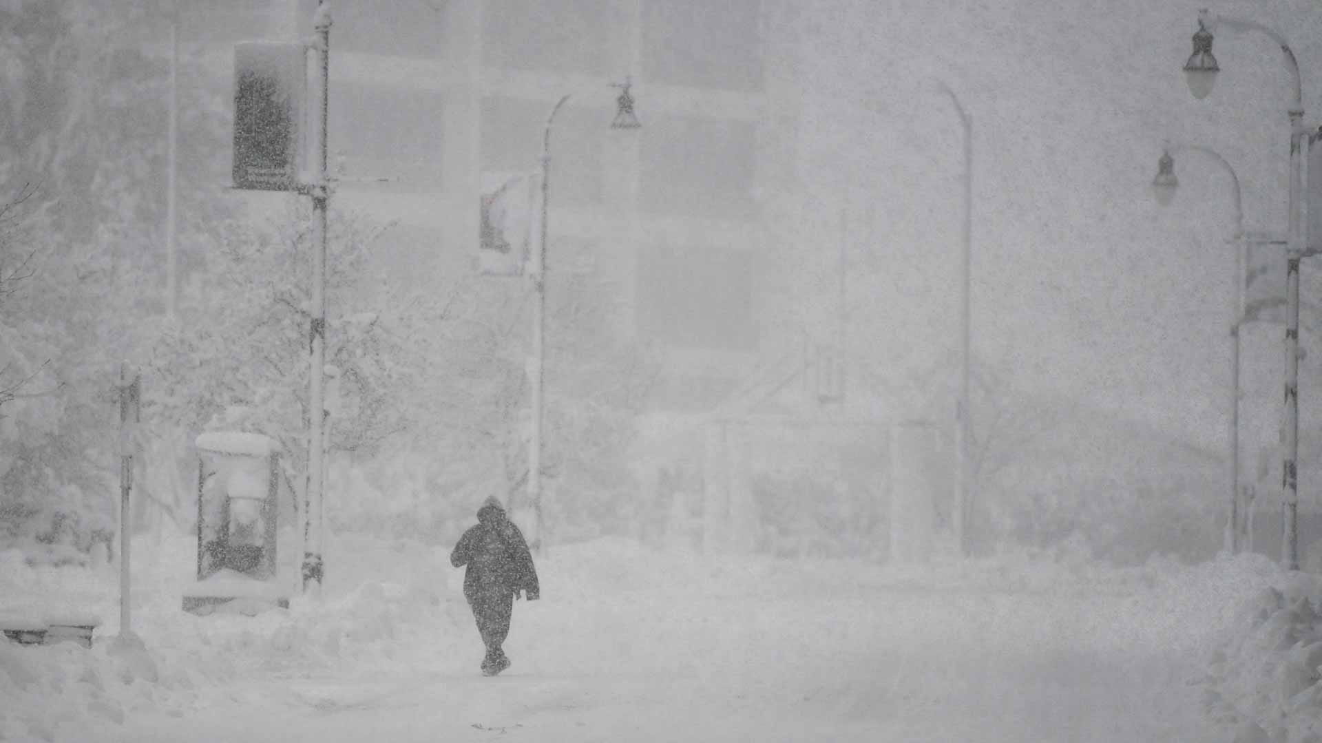 صورة بعنوان: عواصف عاتية تكتسح أميركا فتقتل 3 وتتسبب‭ ‬في هطول جليد وأمطار 