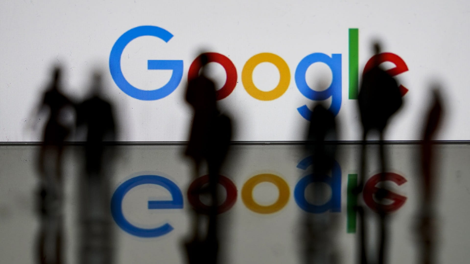 Image for the title: Google awaits EU legal opinion on 2.4-bn-euro fine 