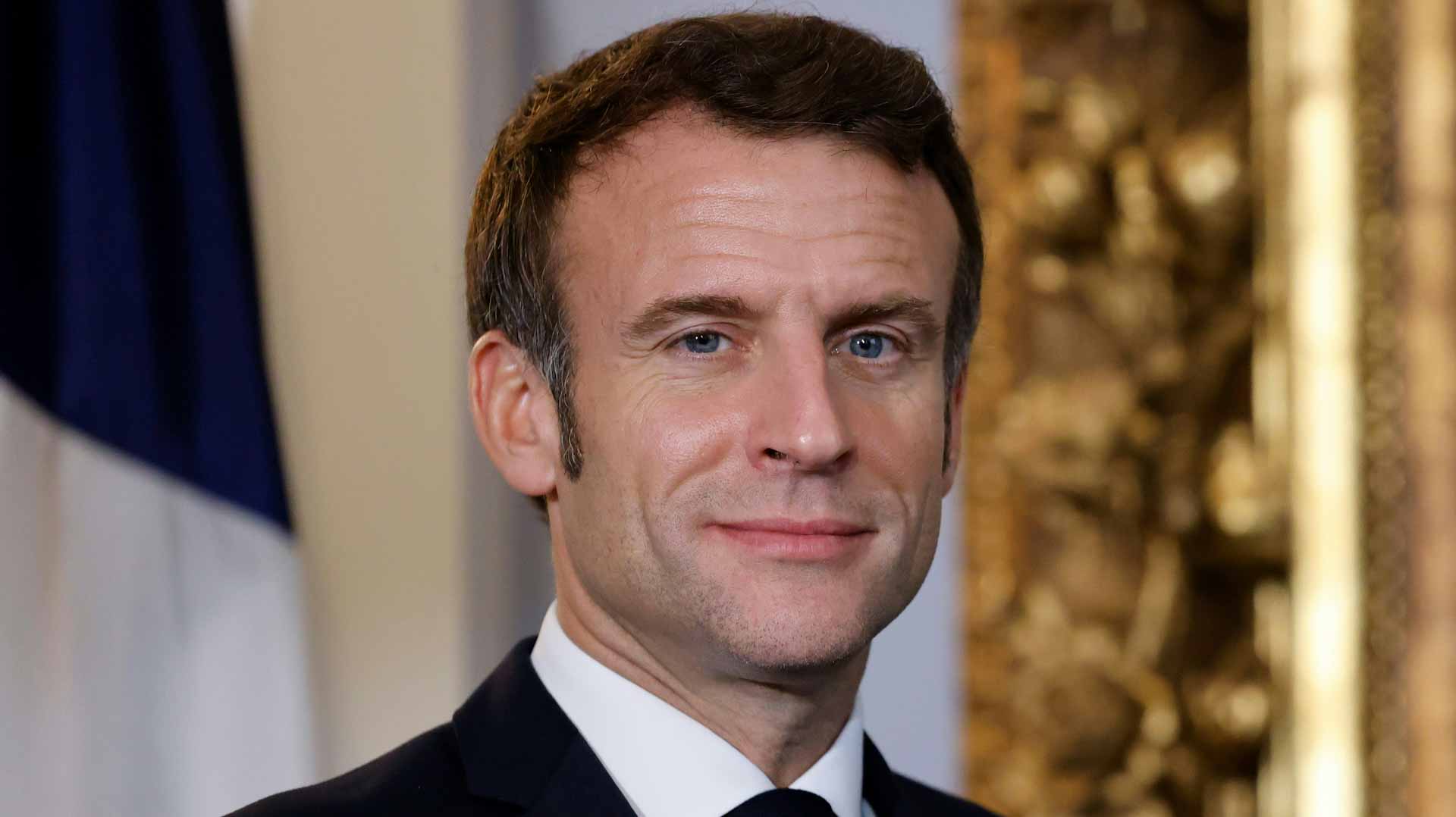 Image for the title: Macron calls for fresh talks to free Gaza hostages 