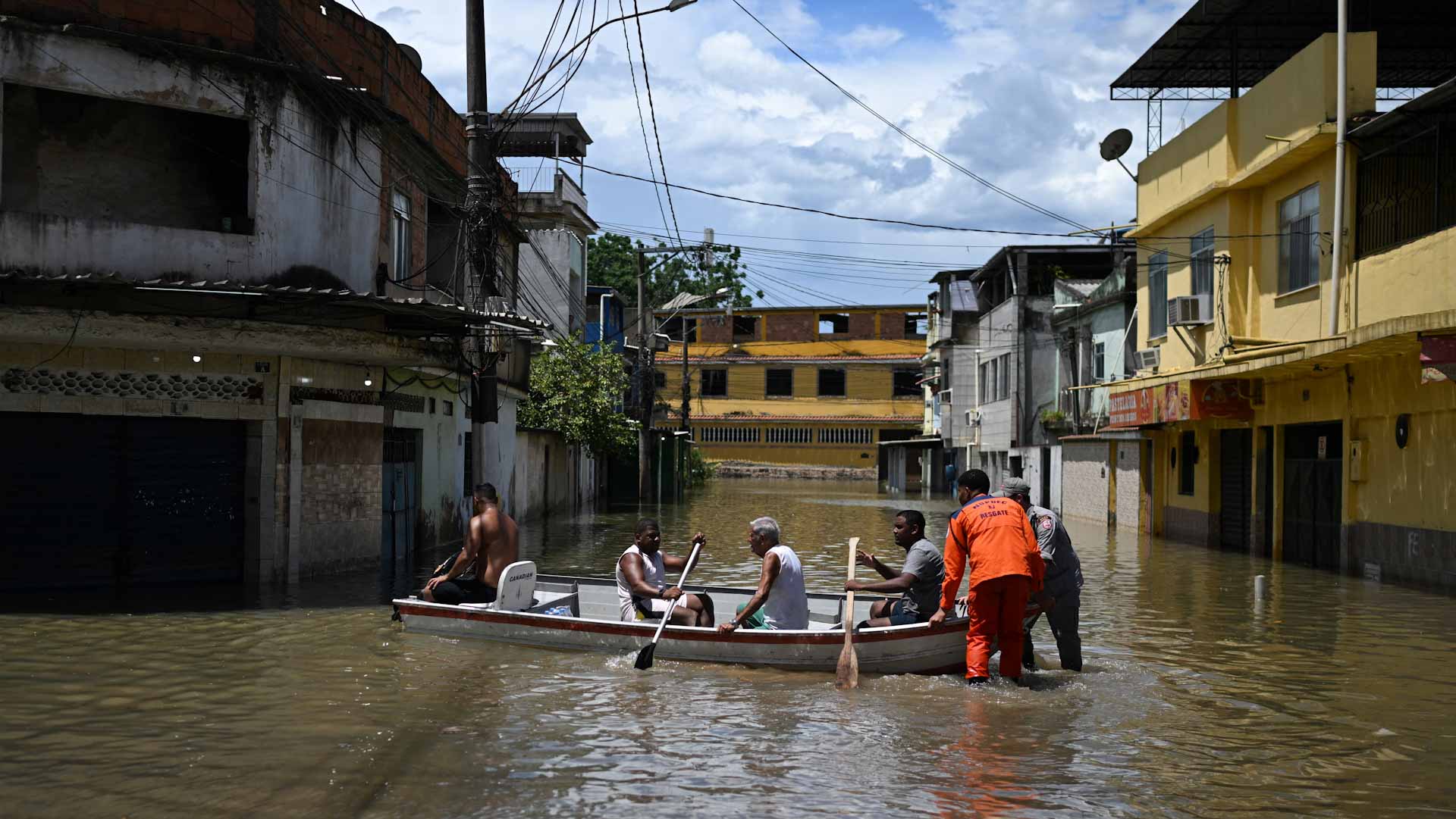 Image for the title: Heavy Rio de Janeiro rains kill at least 11 people 