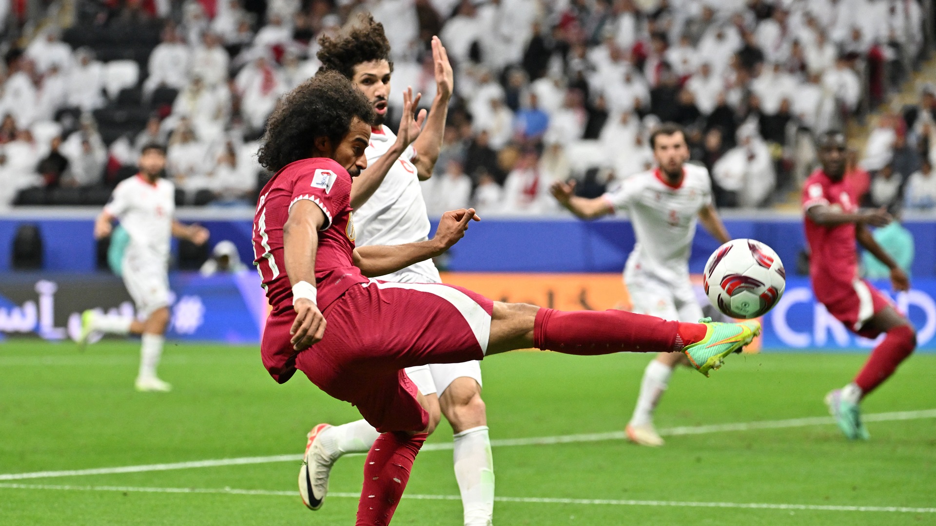 صورة بعنوان: منتخب قطر حامل اللقب أول المتأهلين إلى ثمن نهائي كأس آسيا 