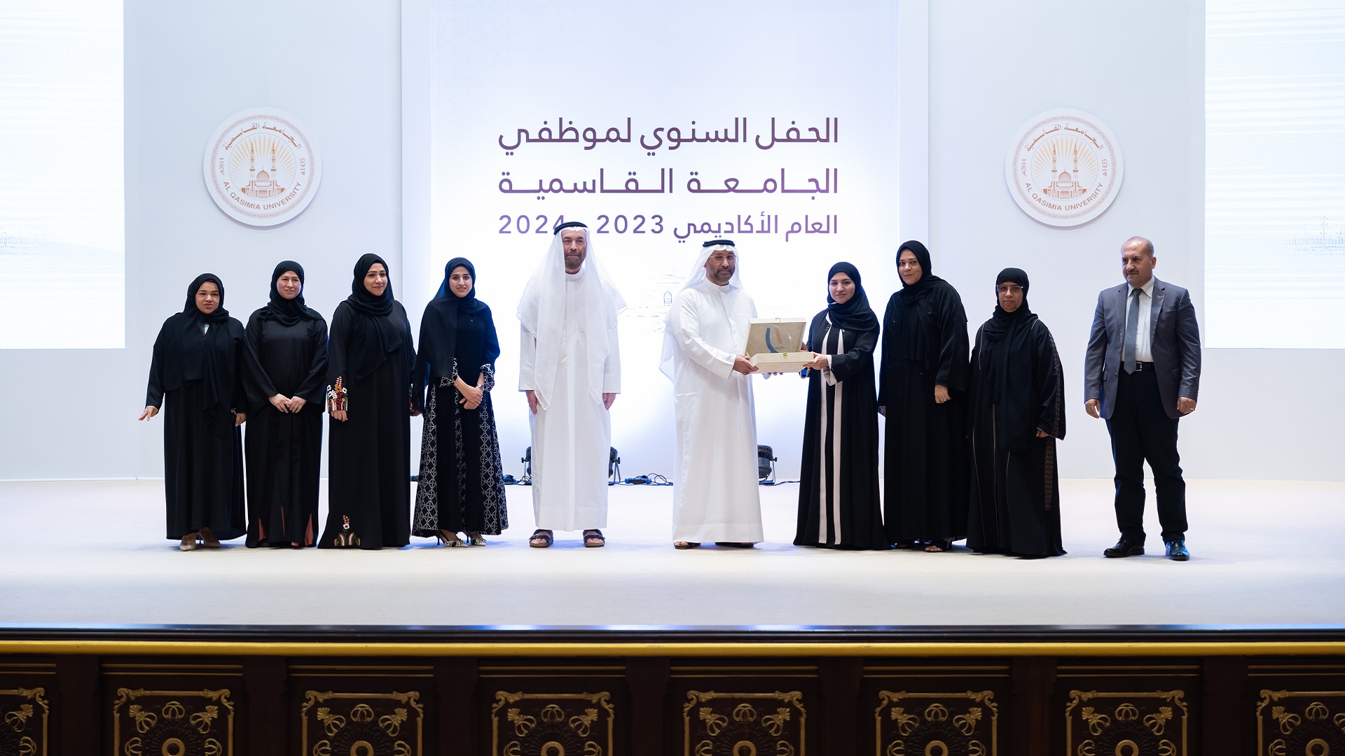 صورة بعنوان: الجامعة القاسمية تكرم الفائزين بجائزة الموظف المتميز 