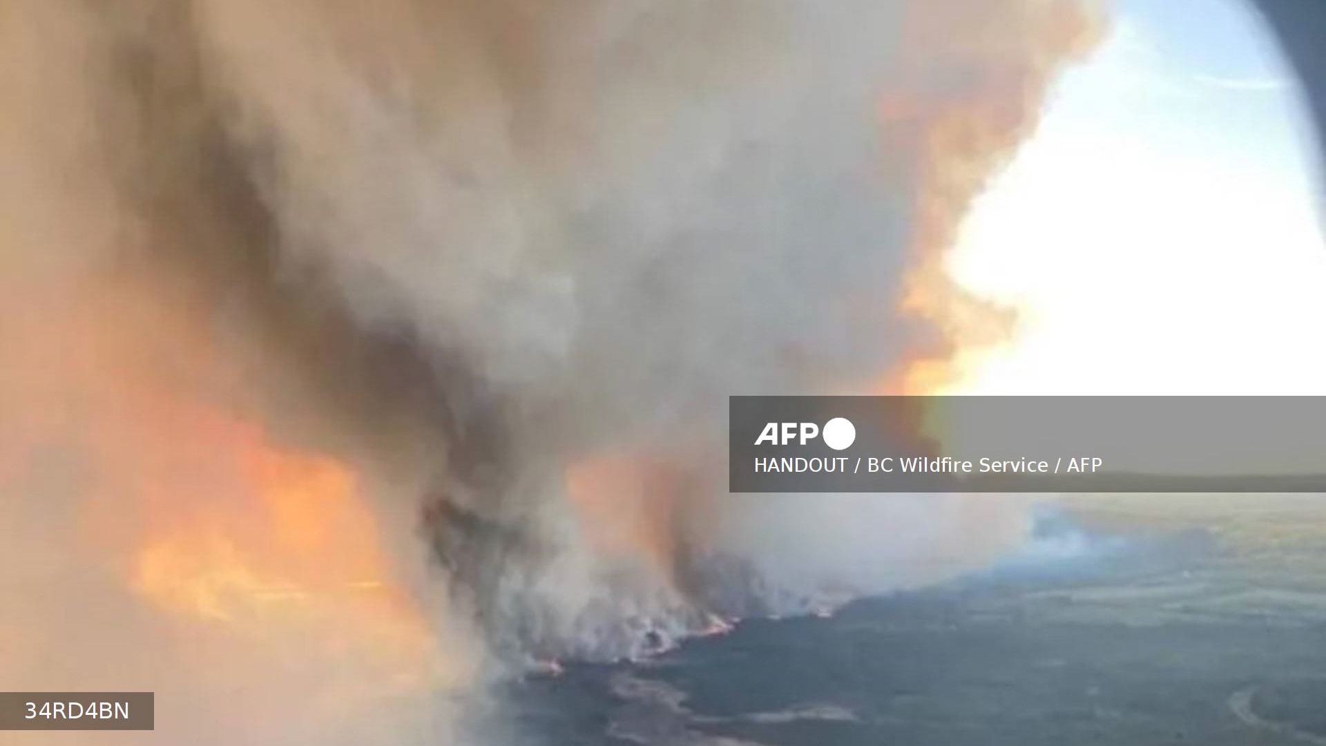 Image for the title: 9,000 evacuated in northeast Canada due to wildfires 