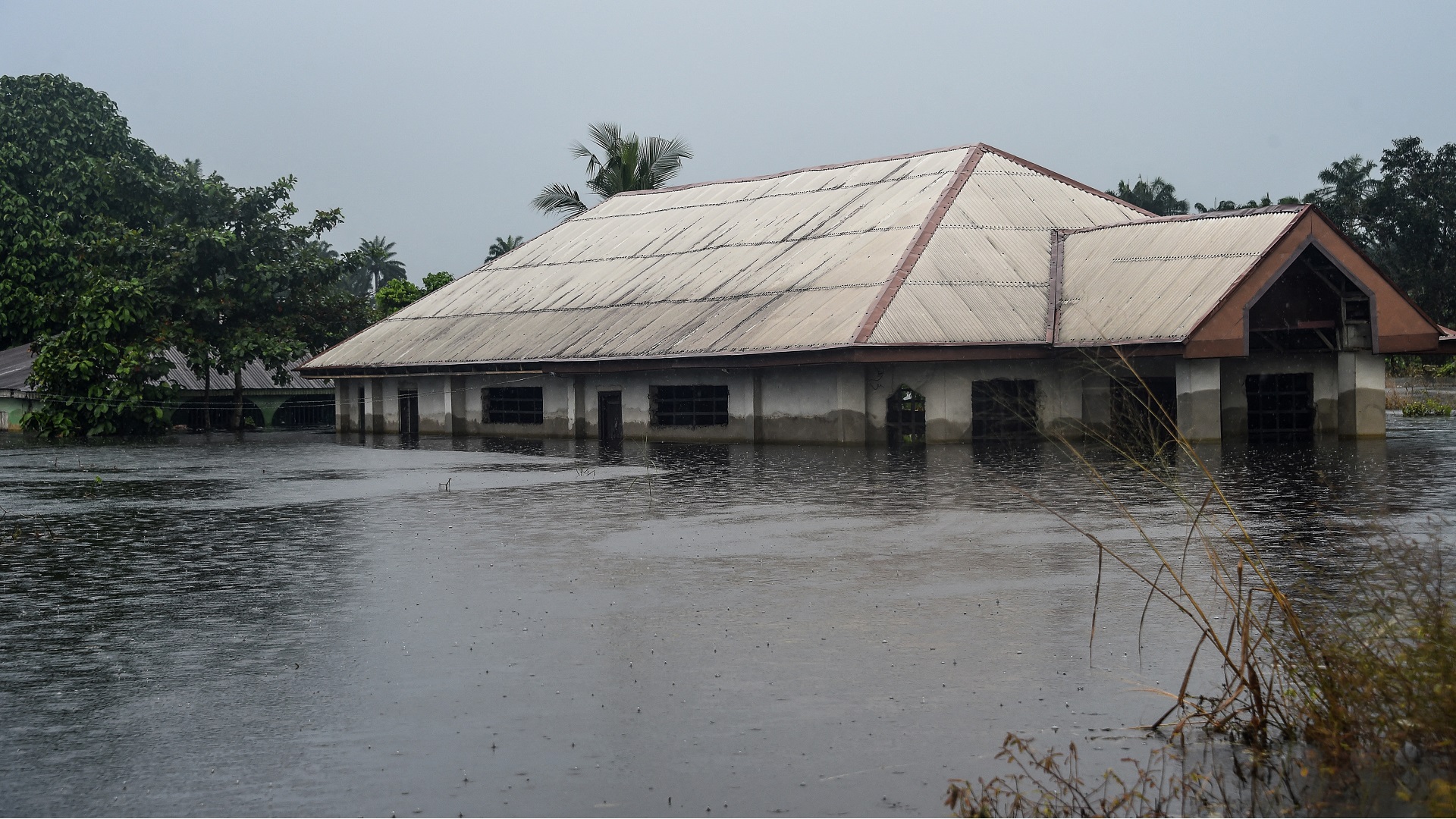 Image for the title: Niger floods toll increases, 53 dead, 18,000 affected: UN 