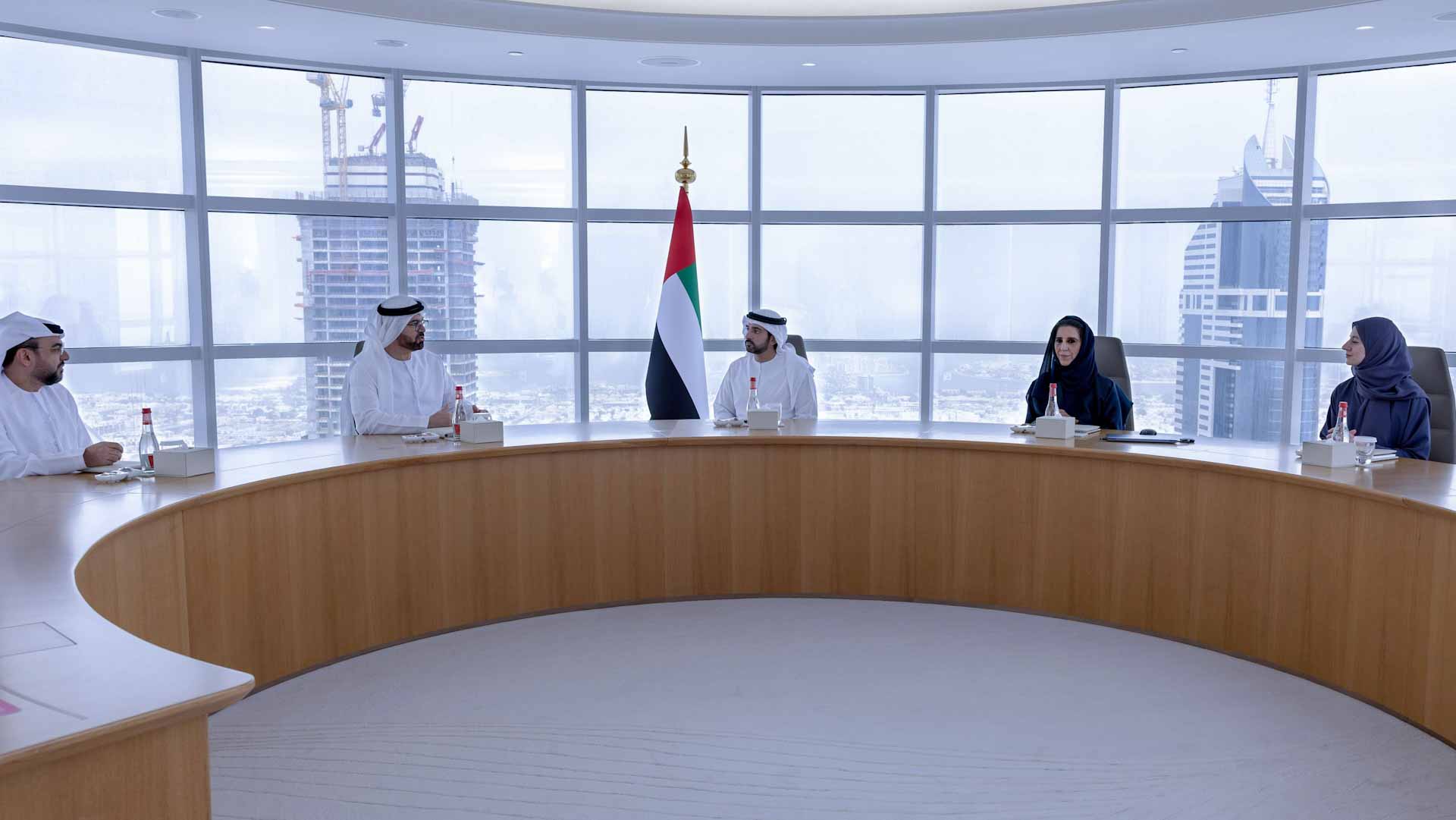 Hamdan bin Mohammed visits Ministry of Affairs