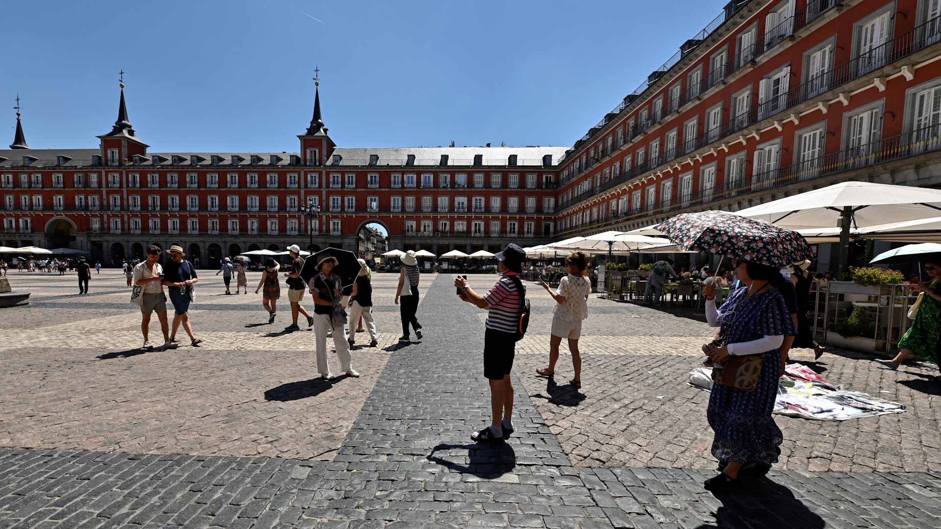 Image for the title: Rising heat in Europe killing almost 400 children a year 