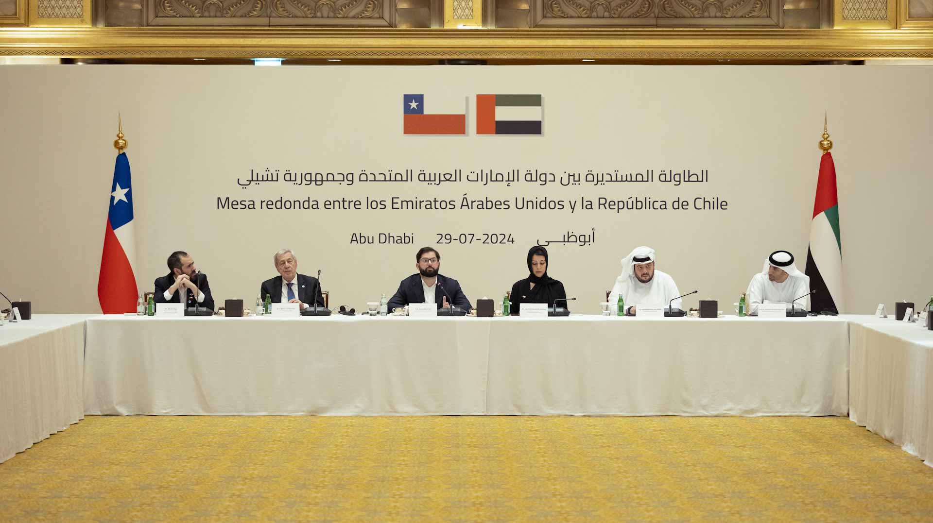 Image for the title: Chilean President meets representatives of major UAE companies 