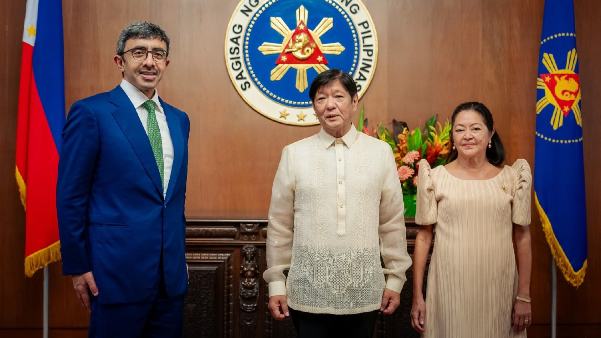 Image for the title: President of Philippines receives Abdullah bin Zayed in Manila 