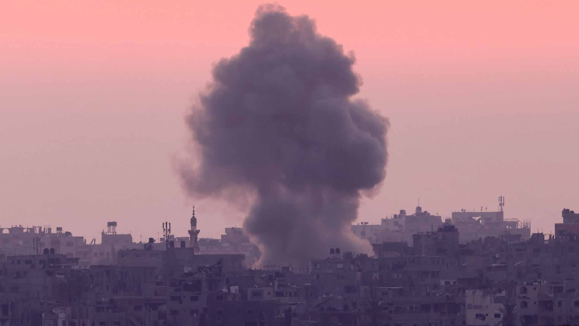 صورة بعنوان: الجيش الإسرائيلي يقصف مدرسة للأونروا في غزة ويقتل 37 