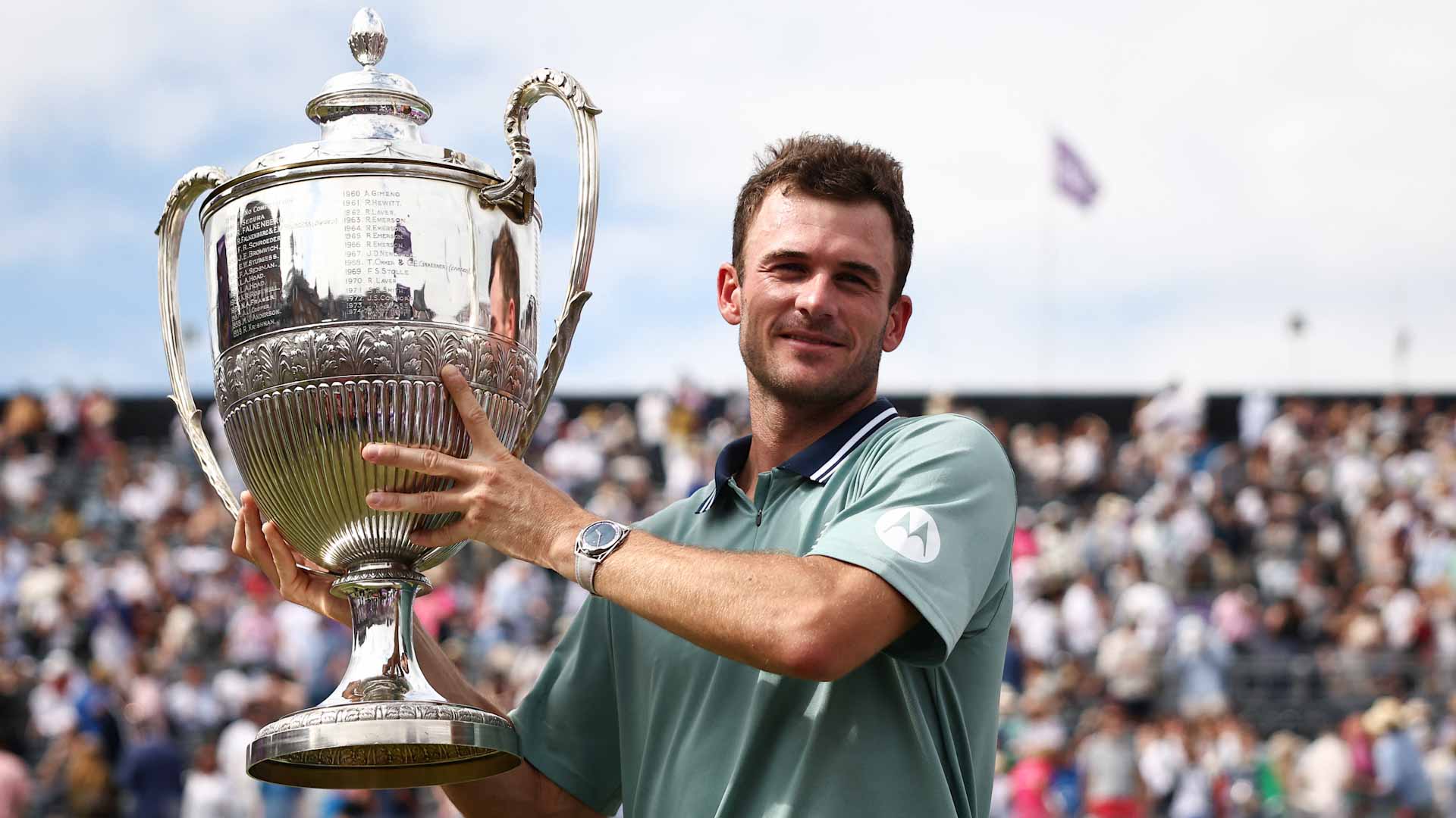 Paul warms up for Wimbledon with Queens final victory