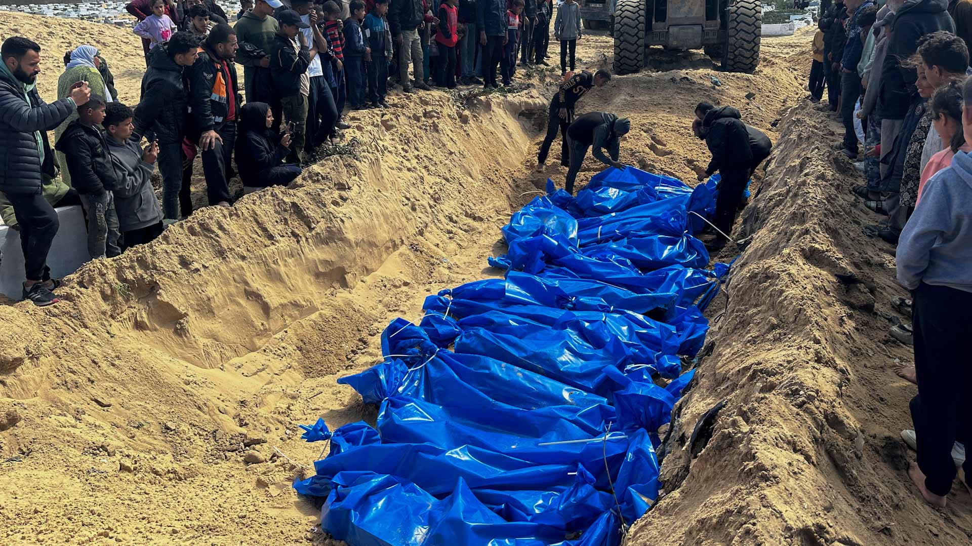 صورة بعنوان: قصف إسرائيل المستمر على قطاع غزة يخلف 30960 قتيلاً و72524 جريحاً   
