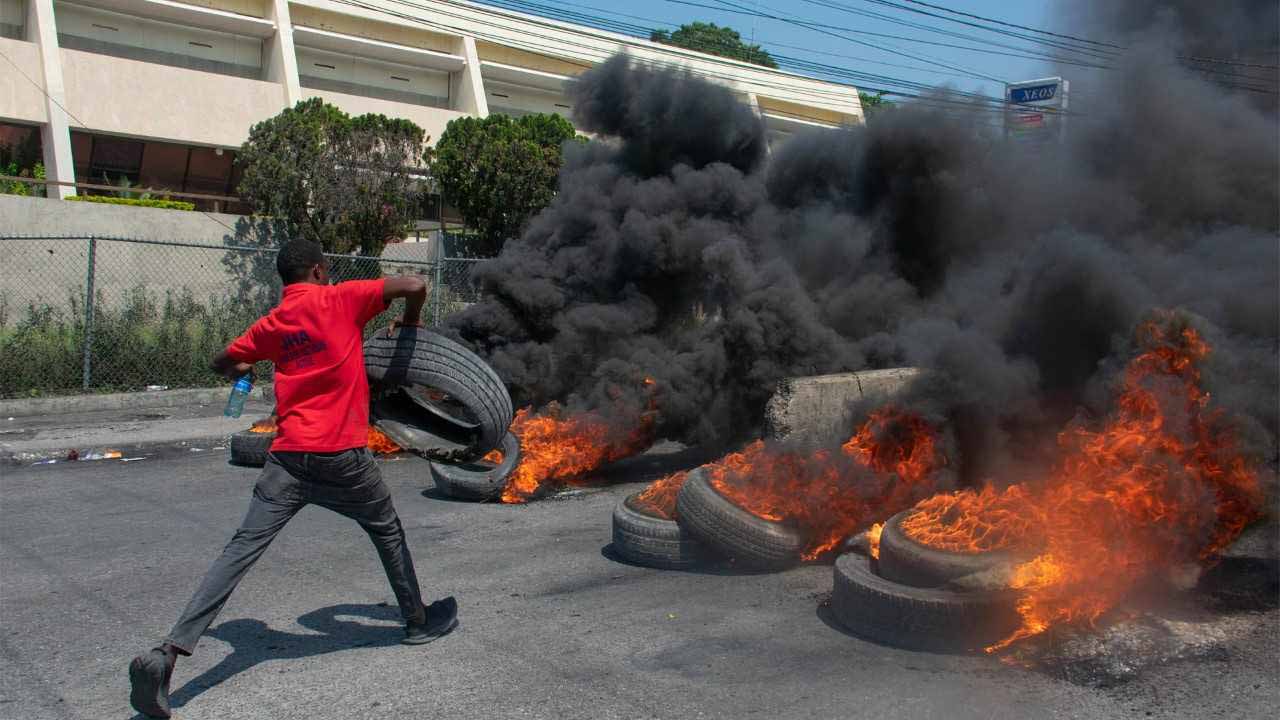 صورة بعنوان: هايتي تنتظر قادة جدداً والوضع "متفجر" في بورت أو برنس 