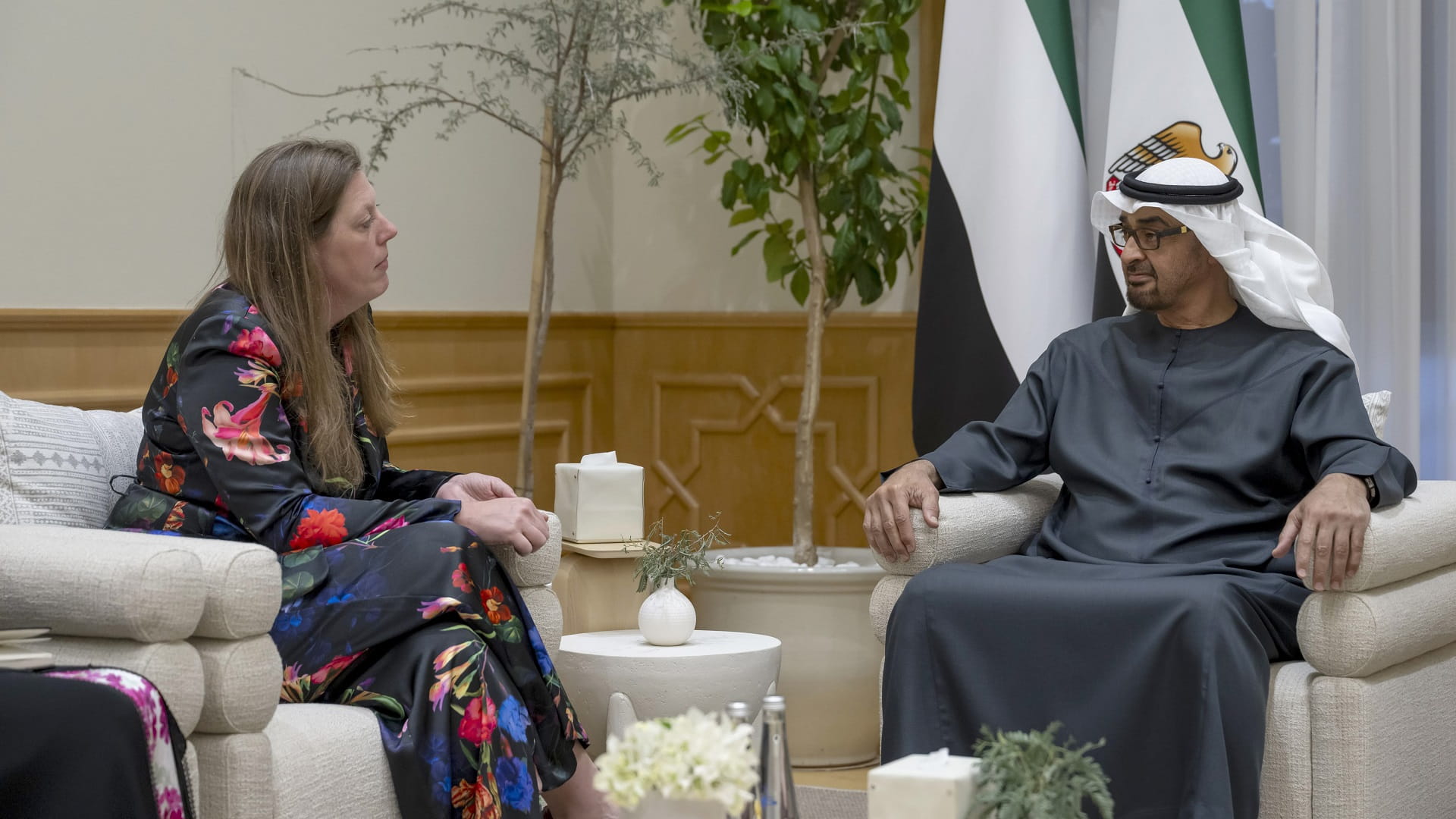 Image for the title: UAE President, WCK CEO discuss boosting humanitarian aid to Gaza 