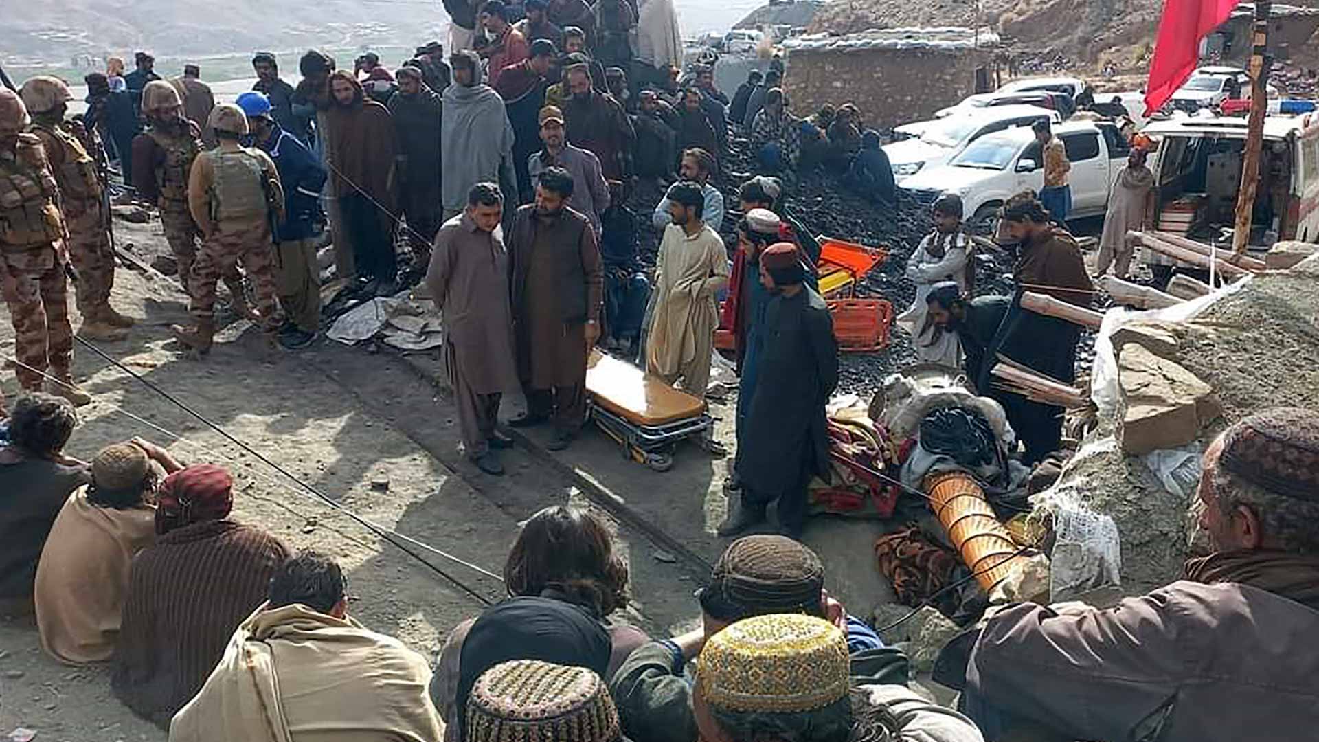 صورة بعنوان: في باكستان..انفجار منجم للفحم يودي بحياة 12 ونجاة 8 